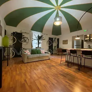 Apartman Bibike, Catania-Fontanarossai nemzetközi repülőtér